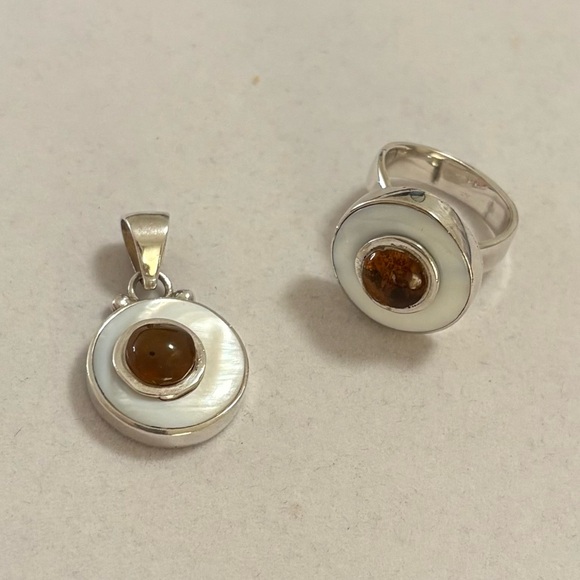 Laura Tosato 925 Sterling Silver Mother of Pearl & Amber Pendant & Ring Set - Picture 6 of 16
